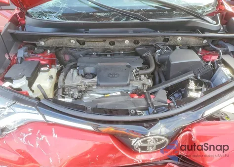 2017 Toyota Rav4 Xle z USA, uszkodzony, nr VIN JTMRFREV7HJ106465